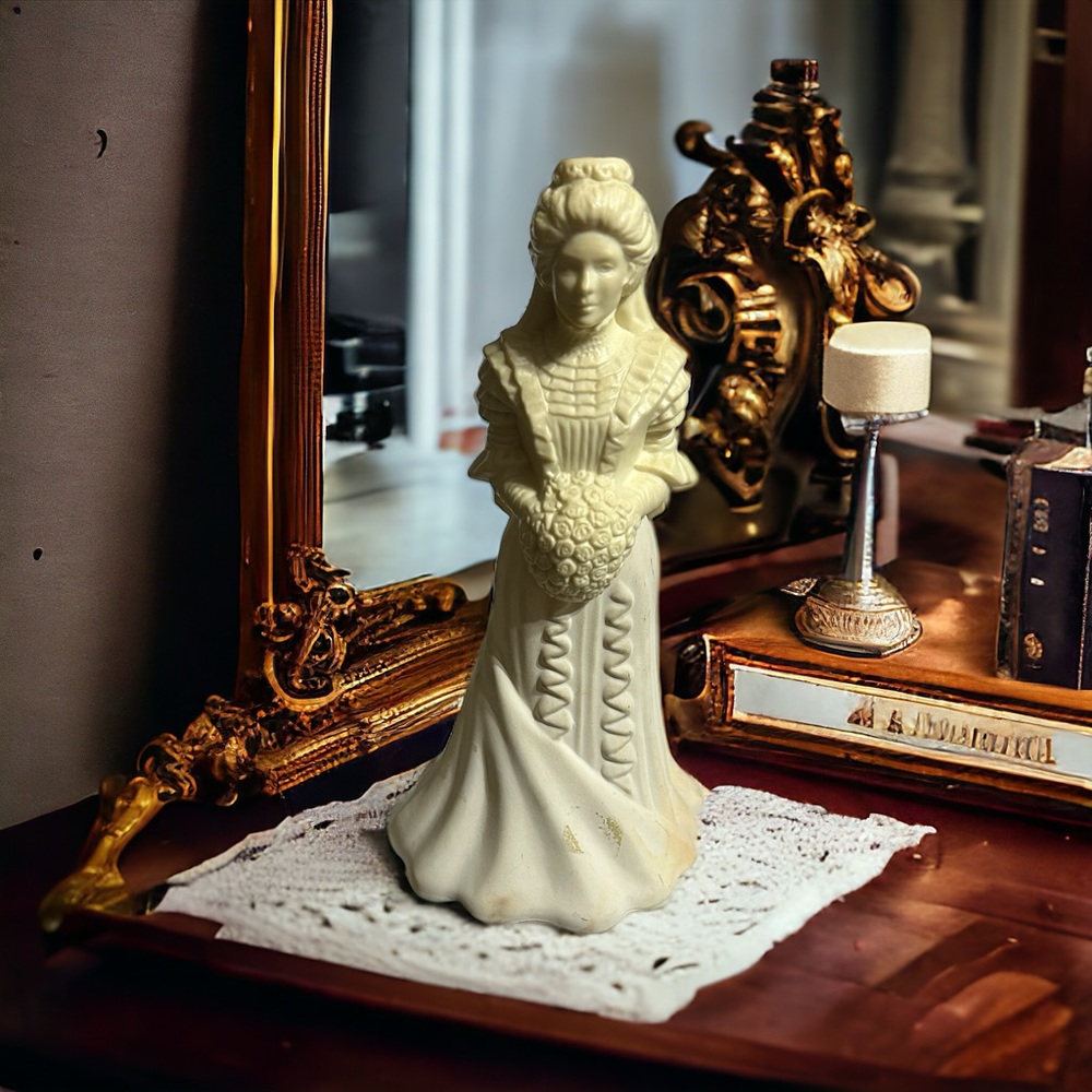 Vintage Avon Perfume Bottle Bridal Moments Glass and Plastic Wedding Bride